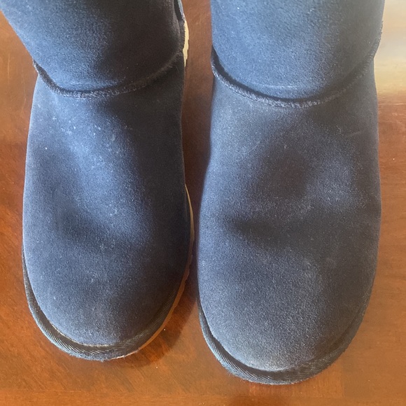 - 🦊 Ugg navy blue and box. Navy with striped bows. Pic show all minor mark… - Picture 11 of 16